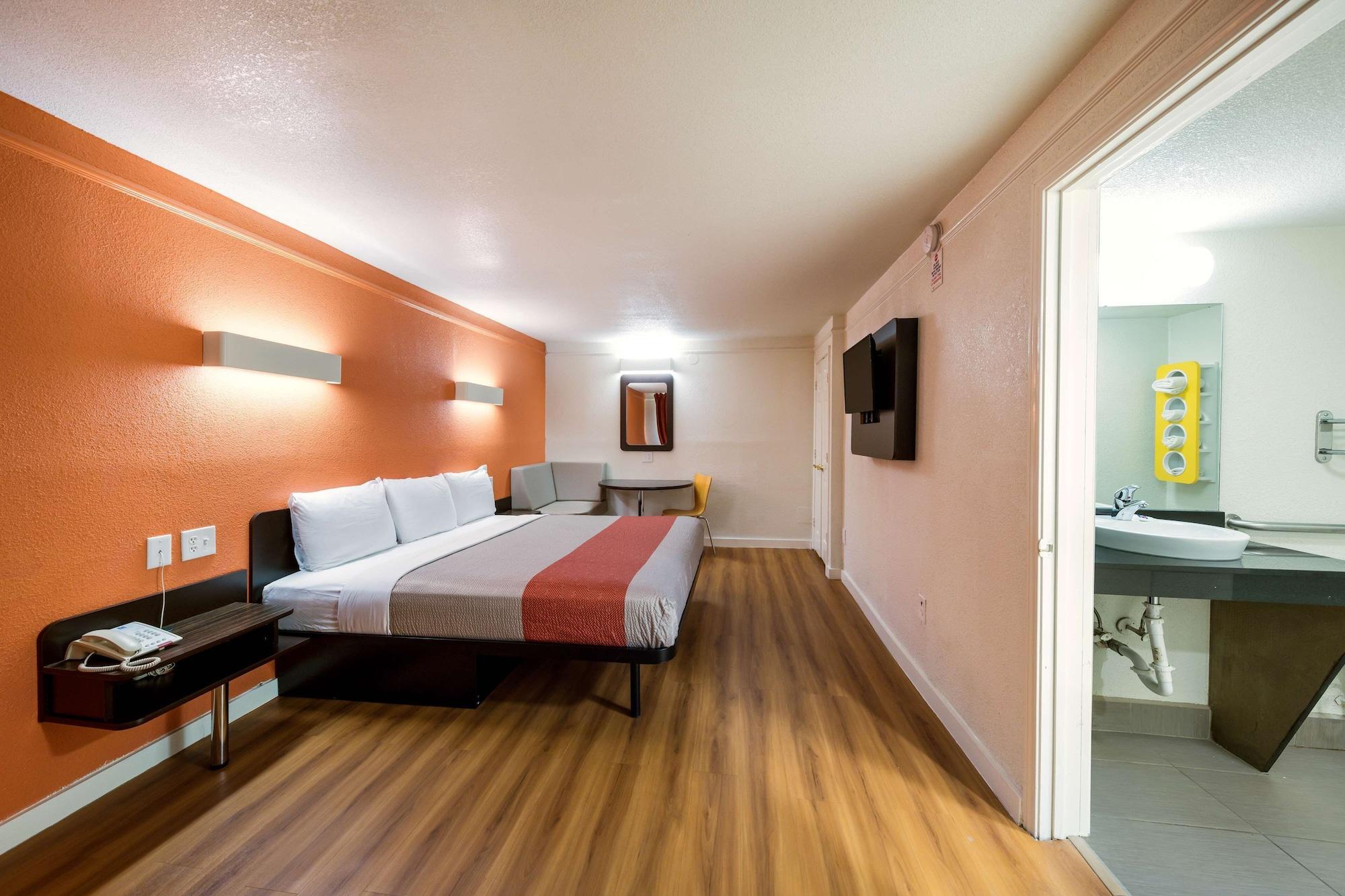 Motel 6-Dallas, Tx - Farmers Branch Exterior photo