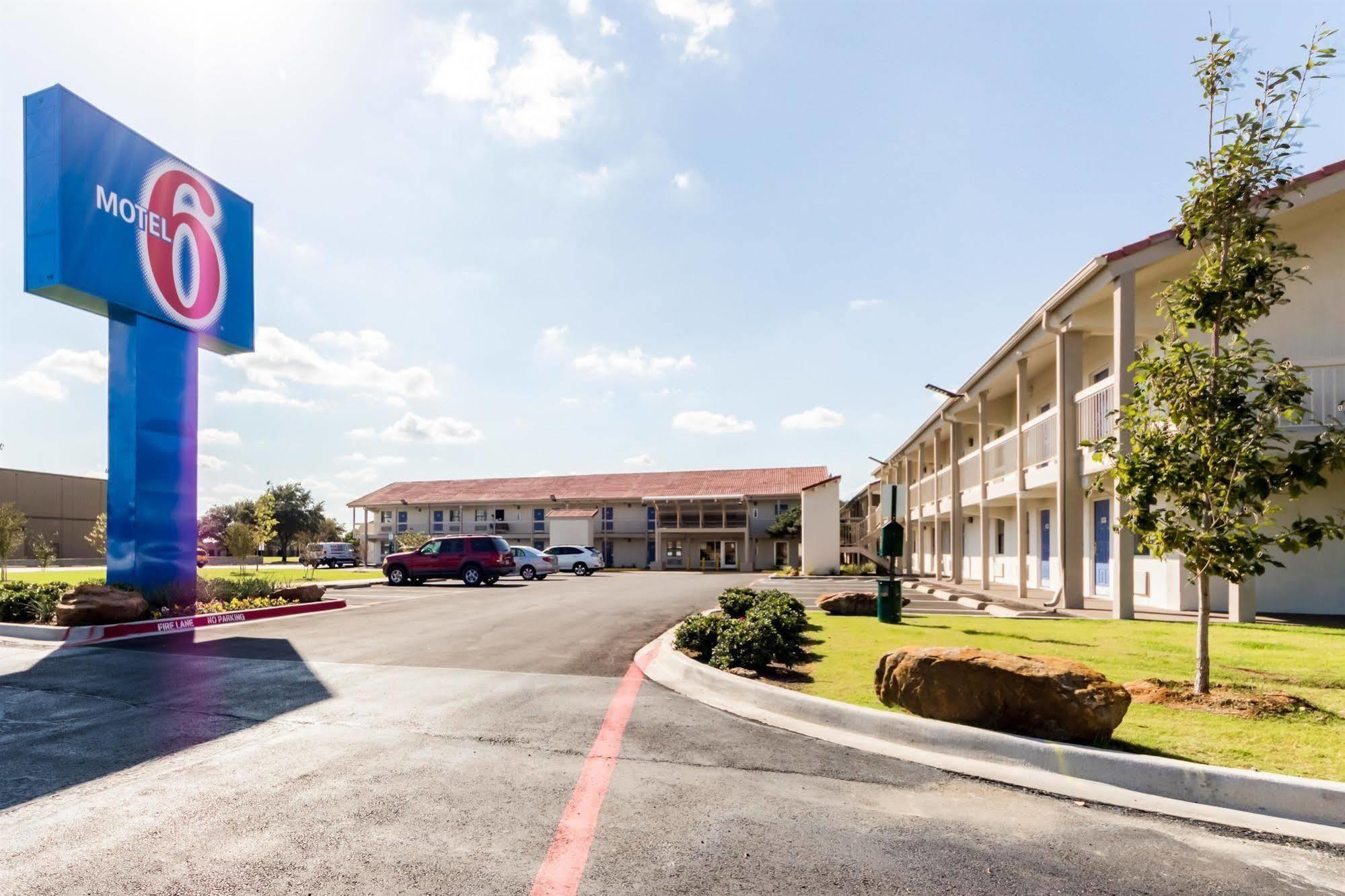 Motel 6-Dallas, Tx - Farmers Branch Exterior photo
