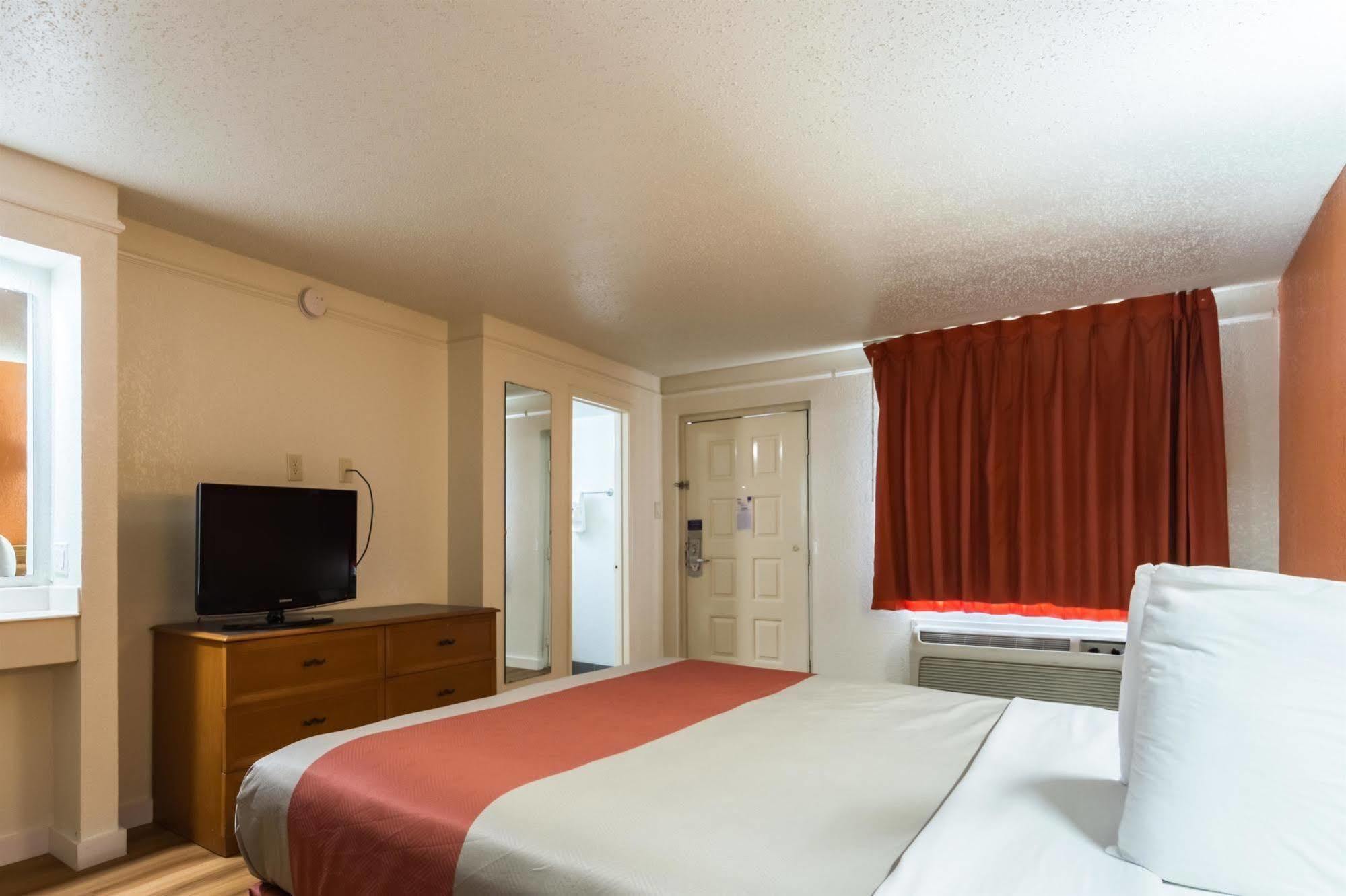 Motel 6-Dallas, Tx - Farmers Branch Exterior photo