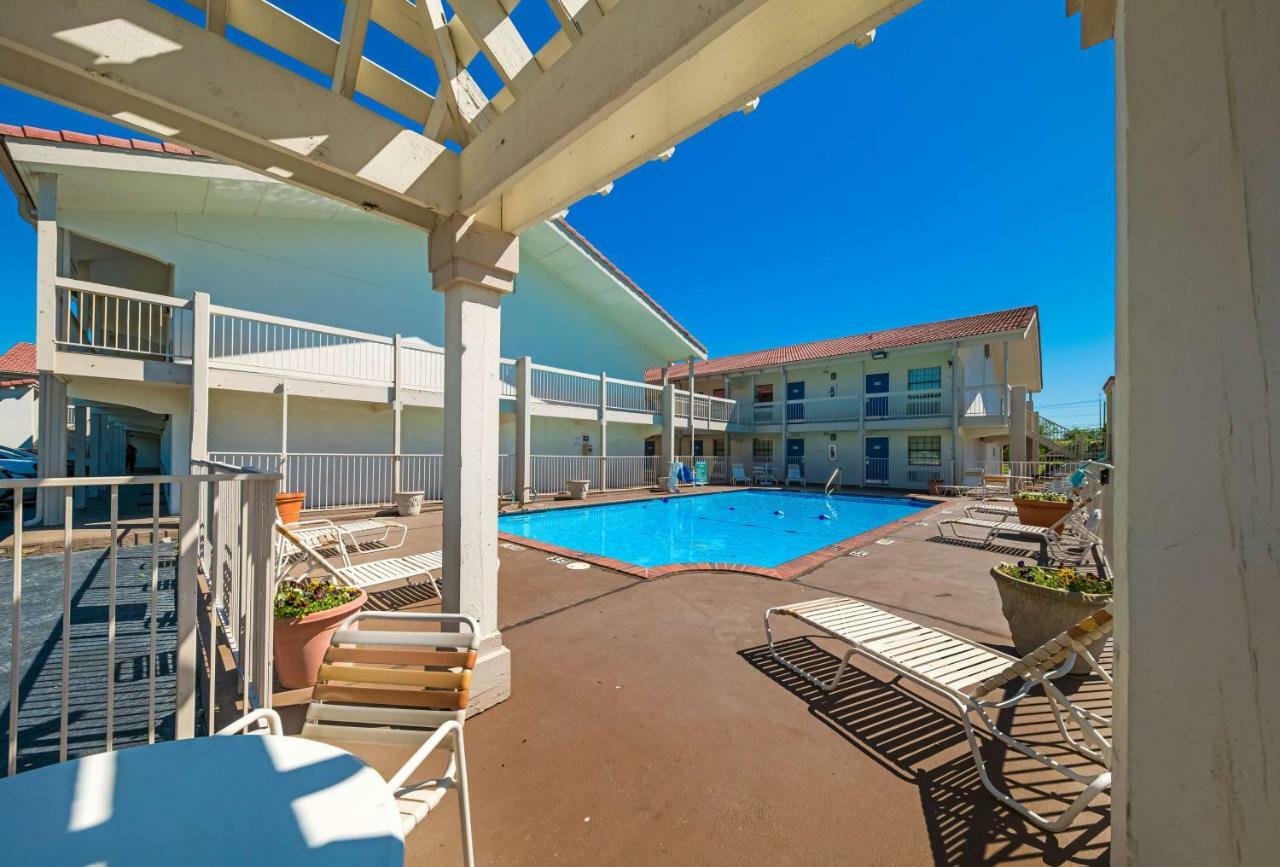 Motel 6-Dallas, Tx - Farmers Branch Exterior photo